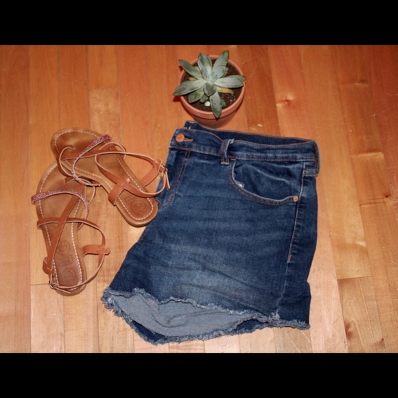 Old Navy boyfriend shorts! - Picture 2 of 2